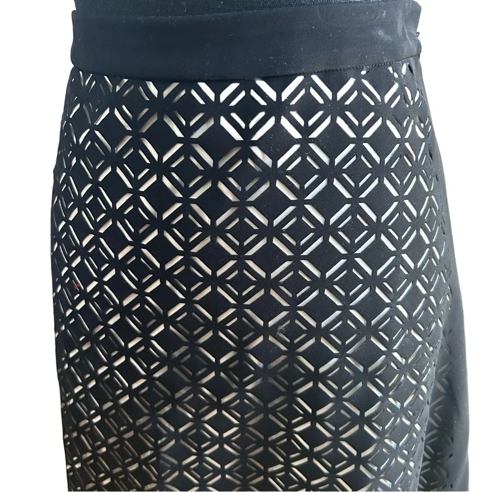 WHBM Black & Cream Cut Out Skirt. Size 10
